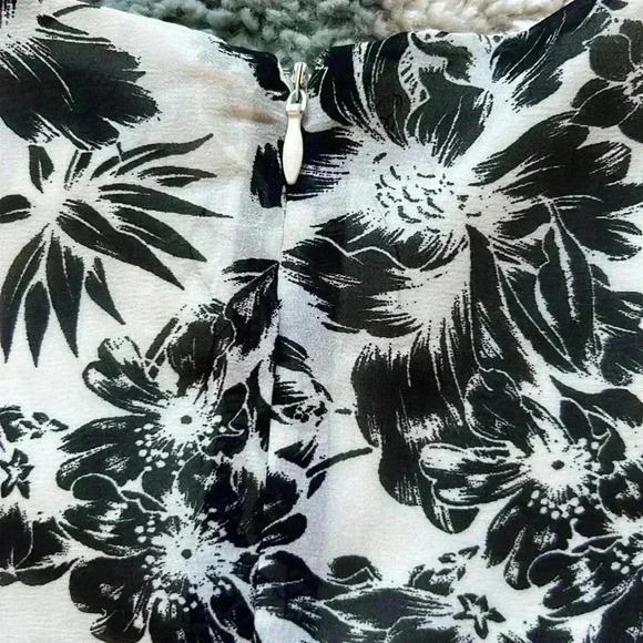 Never been worn! Isabelle Lu black & white floral dress! Size M! - Picture 5 of 5